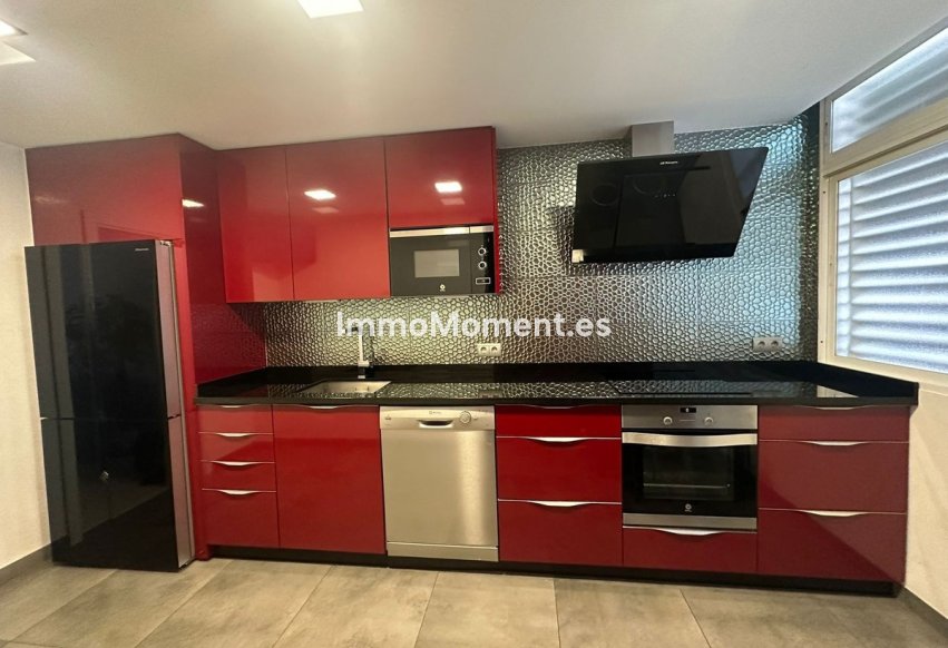 Resale - Apartment - Marbella - Nueva Andalucía