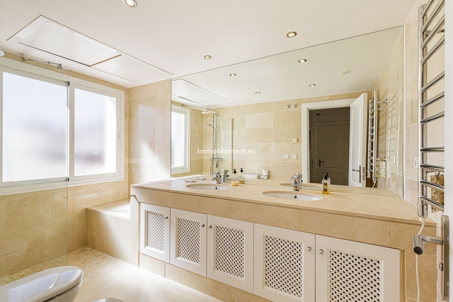 Resale - Apartment - Marbella - Nueva Andalucía