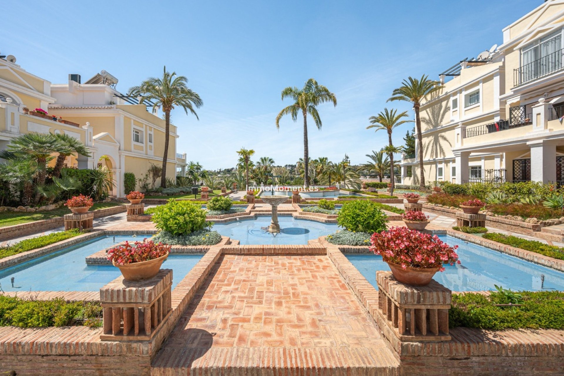 Resale - Apartment - Marbella - Nueva Andalucía