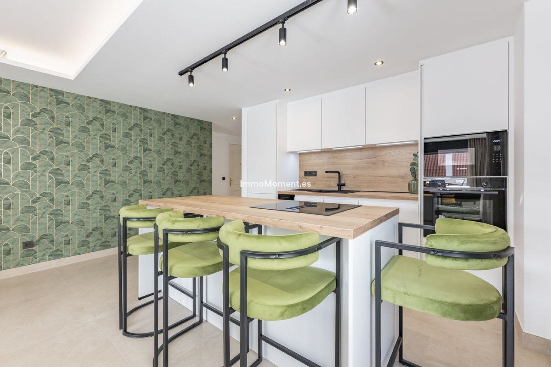 Resale - Apartment - Marbella - Nueva Andalucía