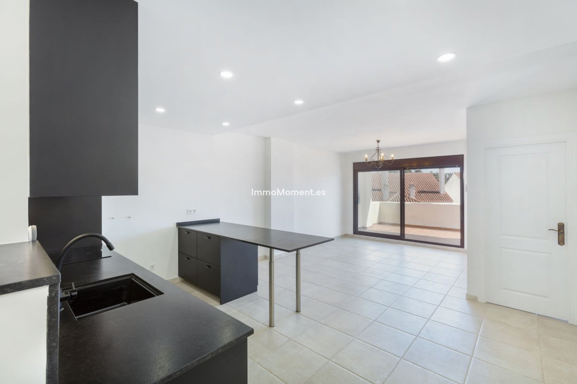 Resale - Apartment - Marbella - Nueva Andalucía
