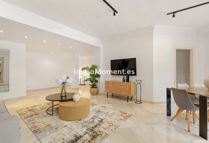 Resale - Apartment - Marbella - Nueva Andalucía