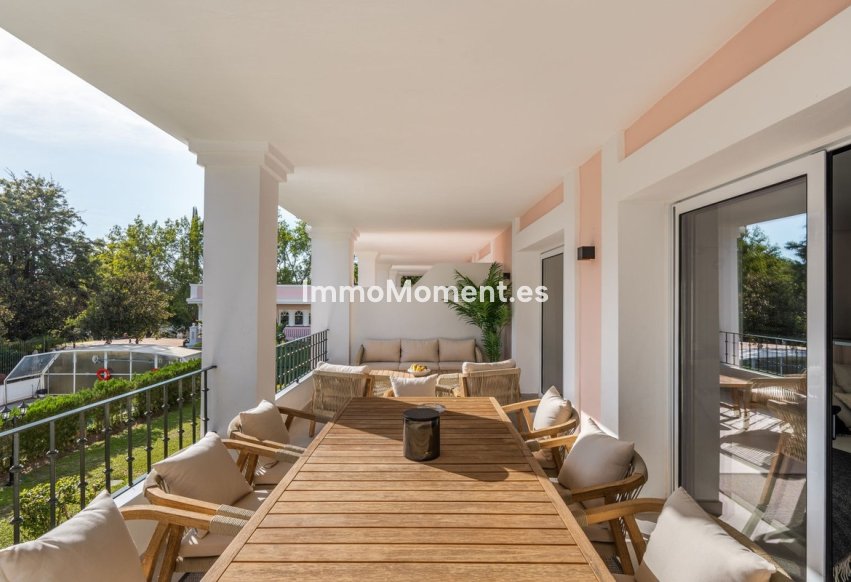 Resale - Apartment - Marbella - Nueva Andalucía