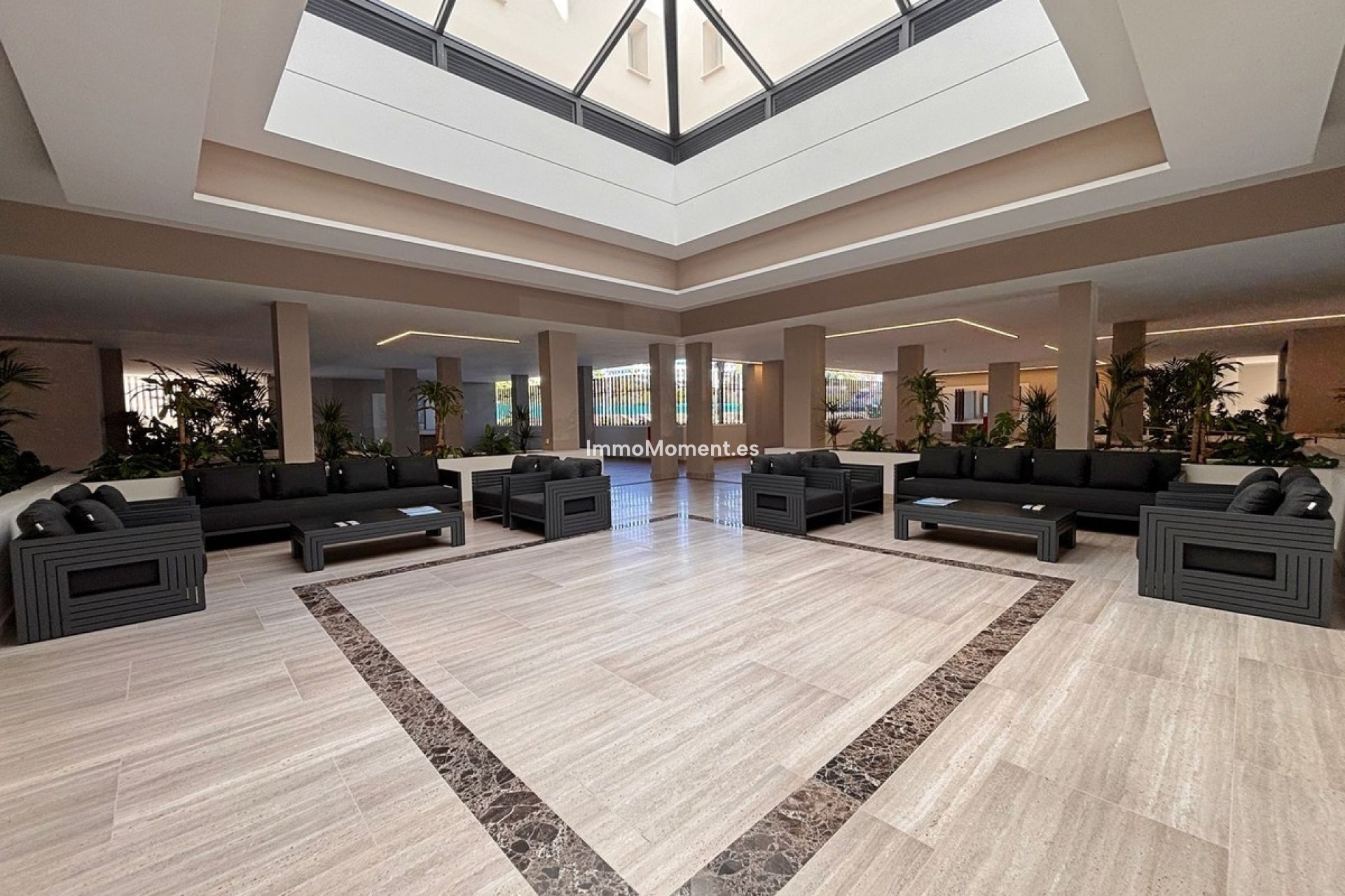 Resale - Apartment - Marbella - Nueva Andalucía