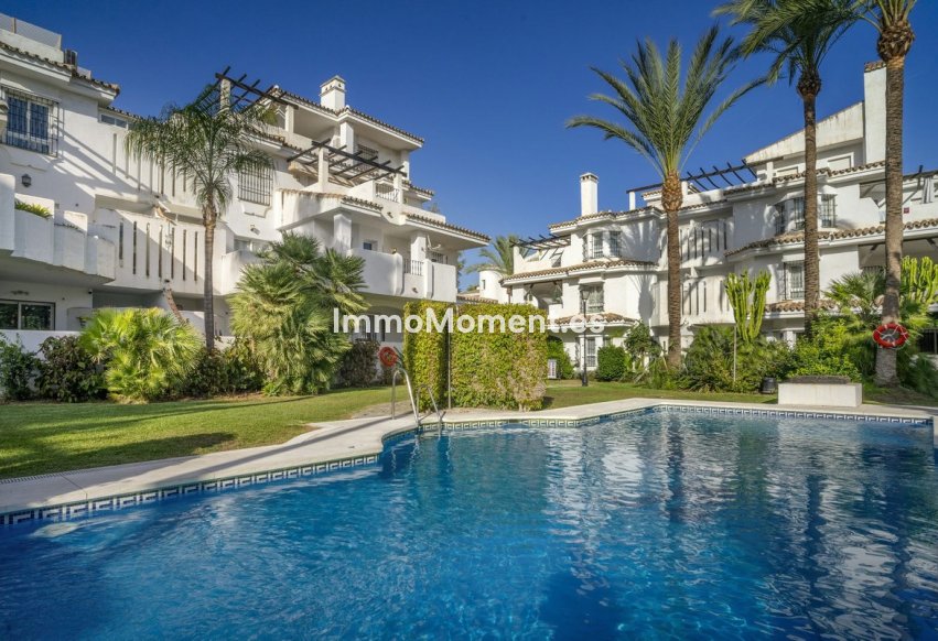 Resale - Apartment - Marbella - Nueva Andalucía