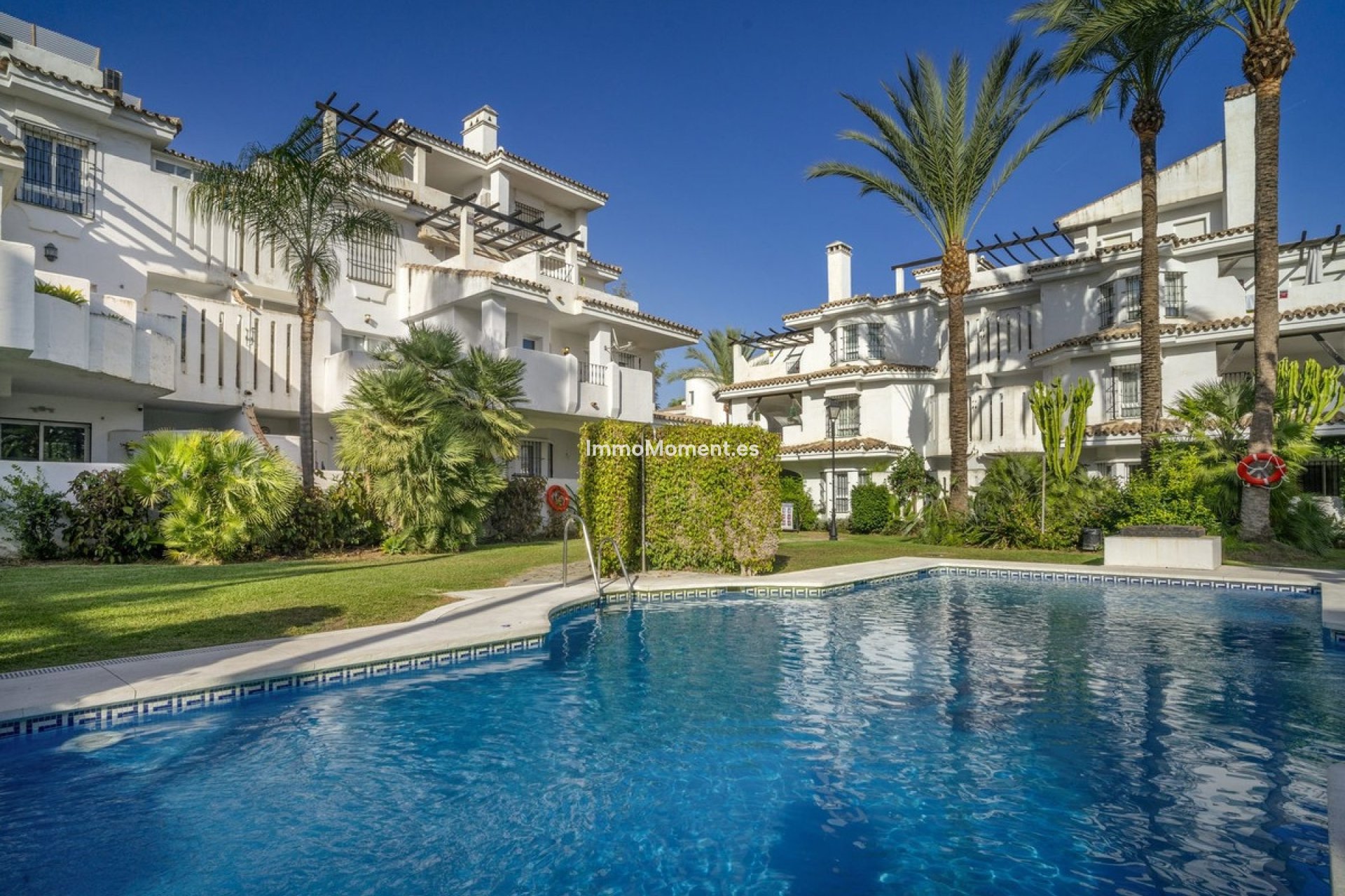 Resale - Apartment - Marbella - Nueva Andalucía