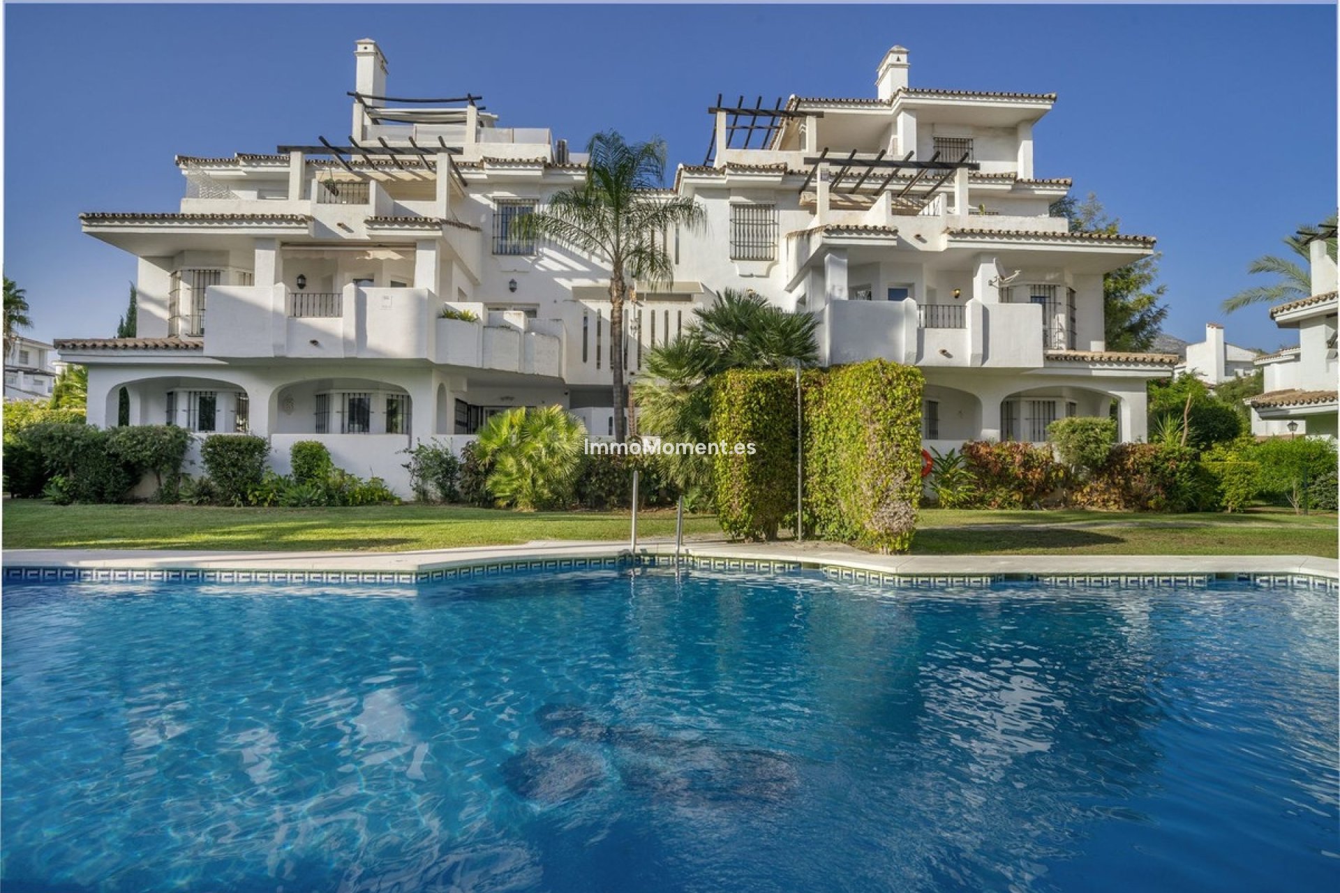 Resale - Apartment - Marbella - Nueva Andalucía