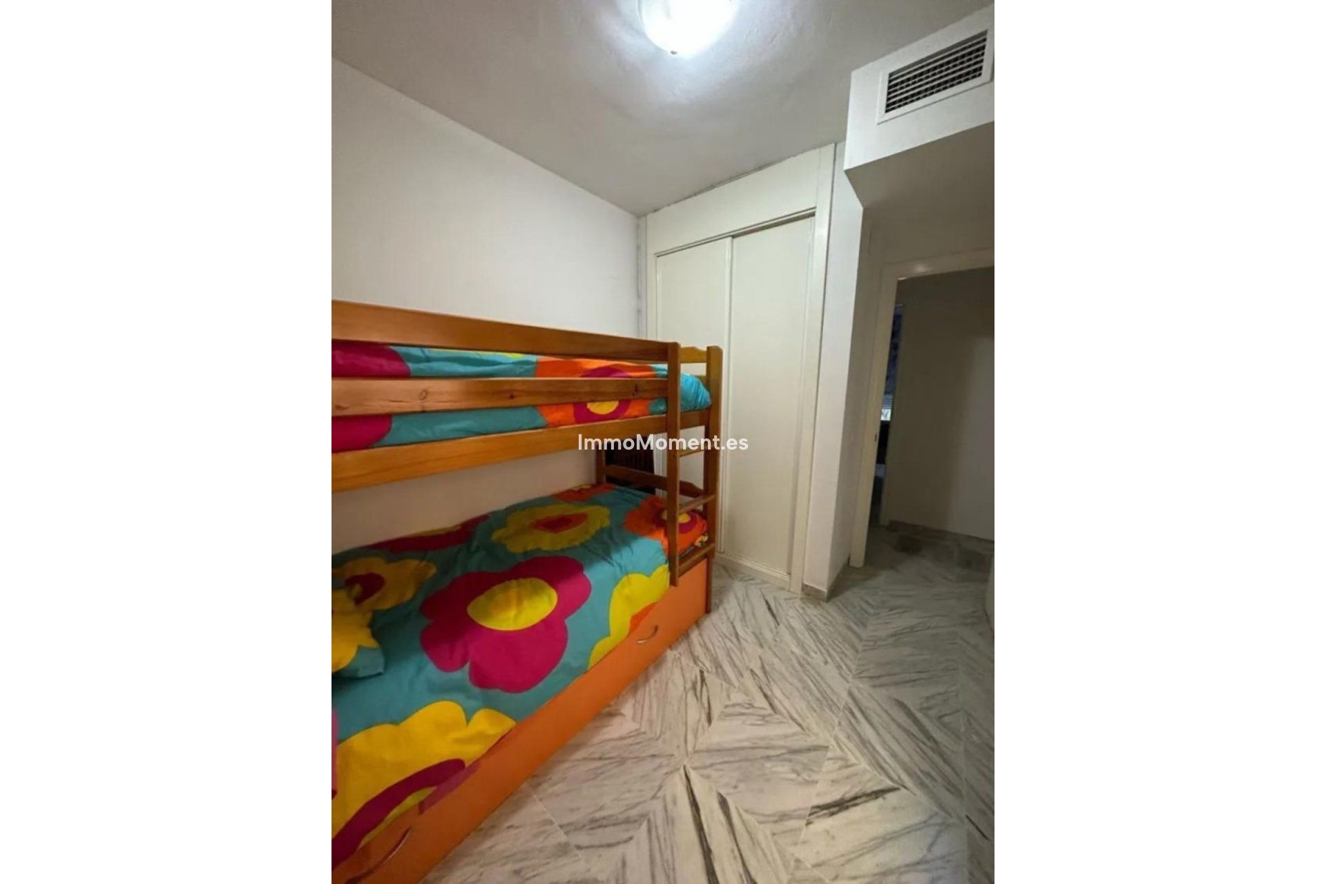 Resale - Apartment - Marbella - Nueva Andalucía