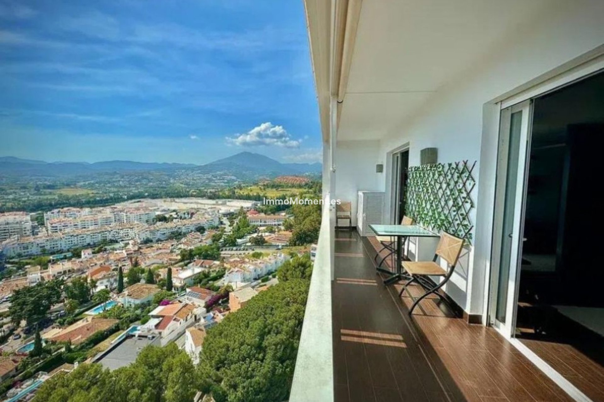 Resale - Apartment - Marbella - Nueva Andalucía