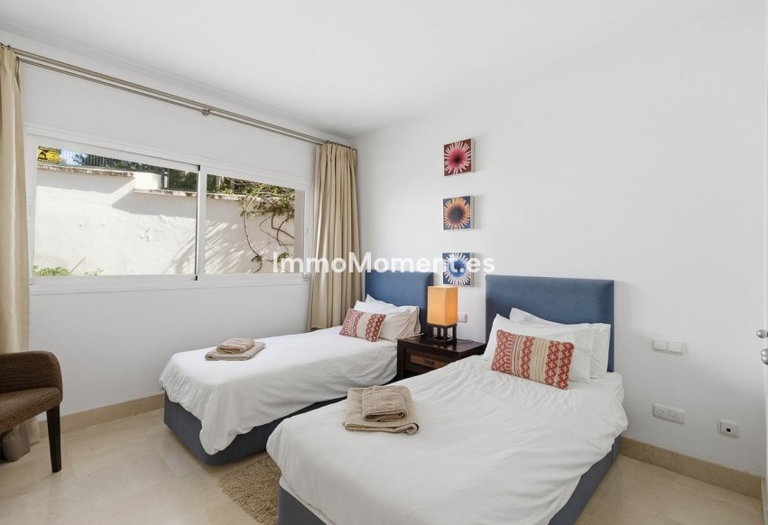 Resale - Apartment - Marbella - Nueva Andalucía