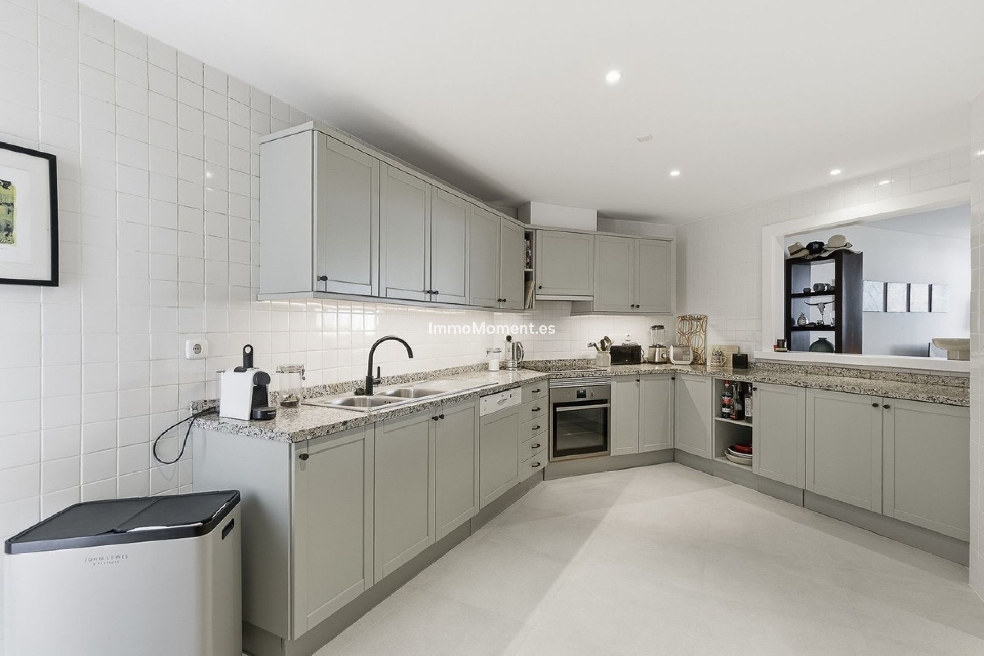 Resale - Apartment - Marbella - Nueva Andalucía