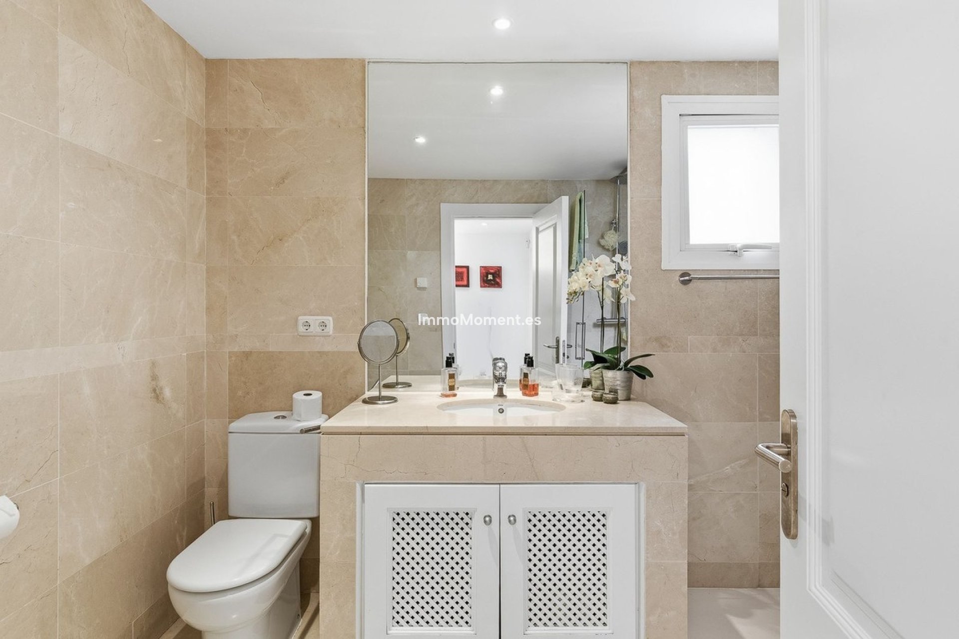 Resale - Apartment - Marbella - Nueva Andalucía