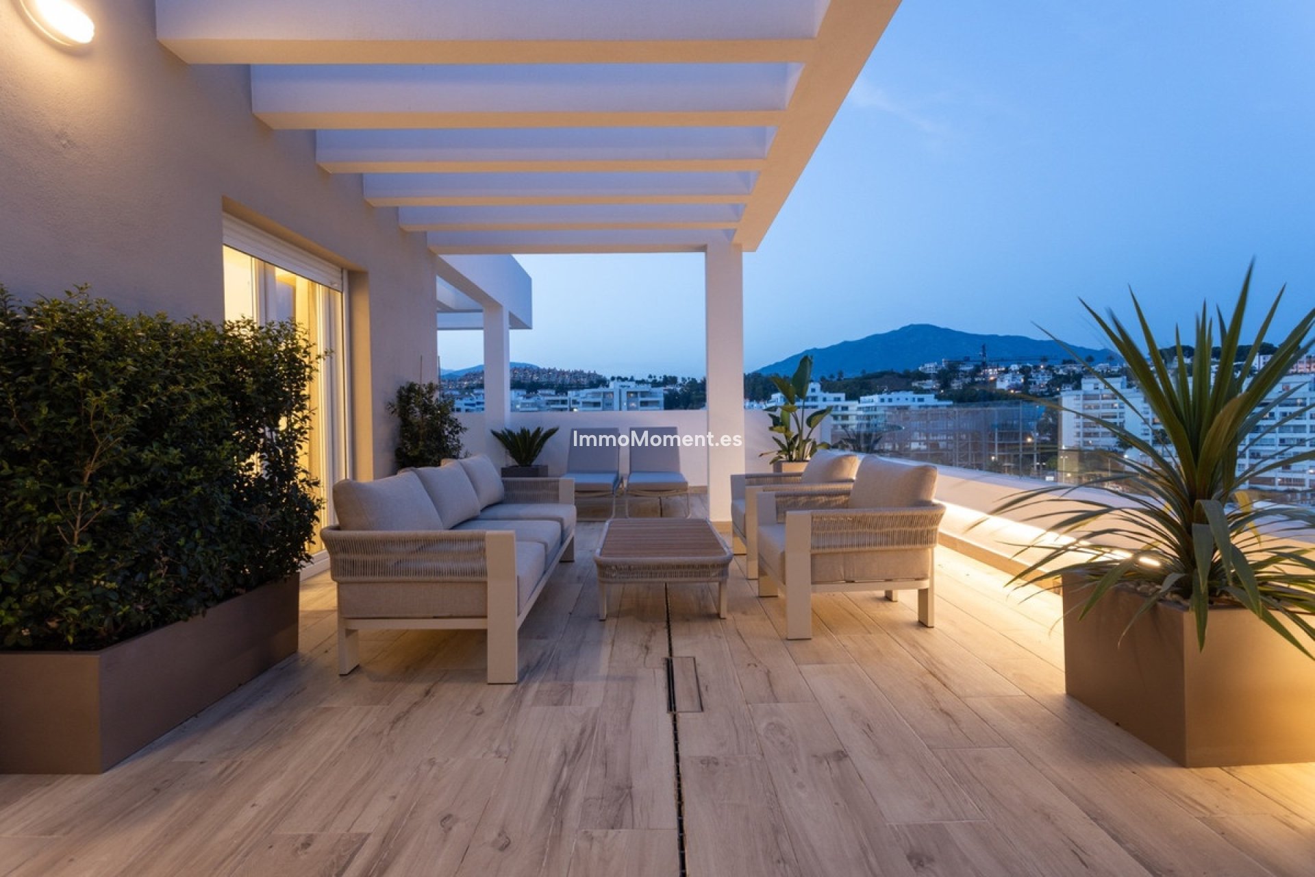 Resale - Apartment - Marbella - Nueva Andalucía