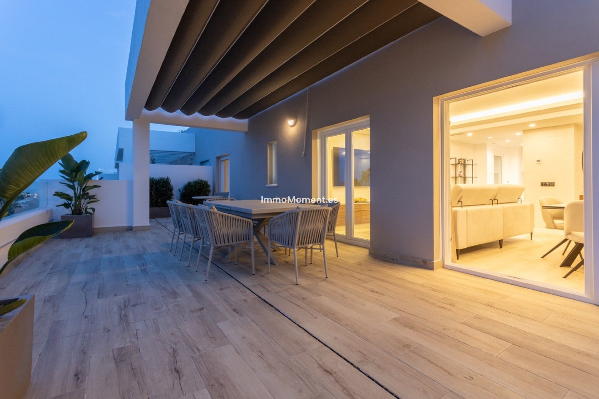 Resale - Apartment - Marbella - Nueva Andalucía