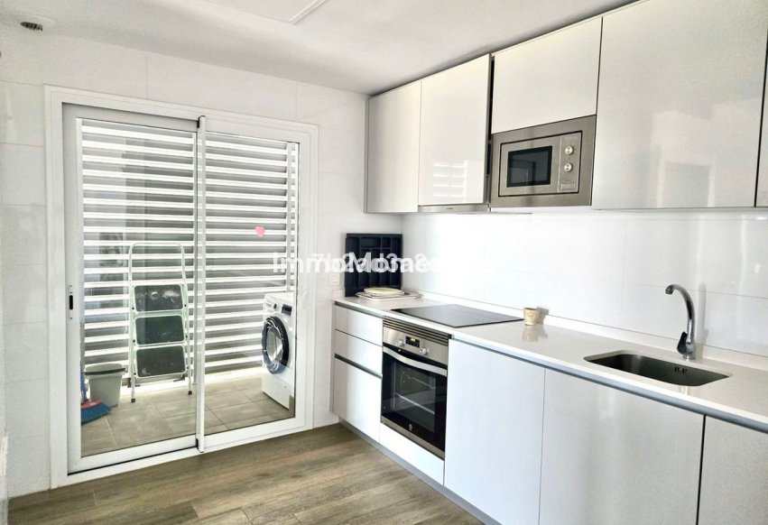 Resale - Apartment - Marbella - Nueva Andalucía