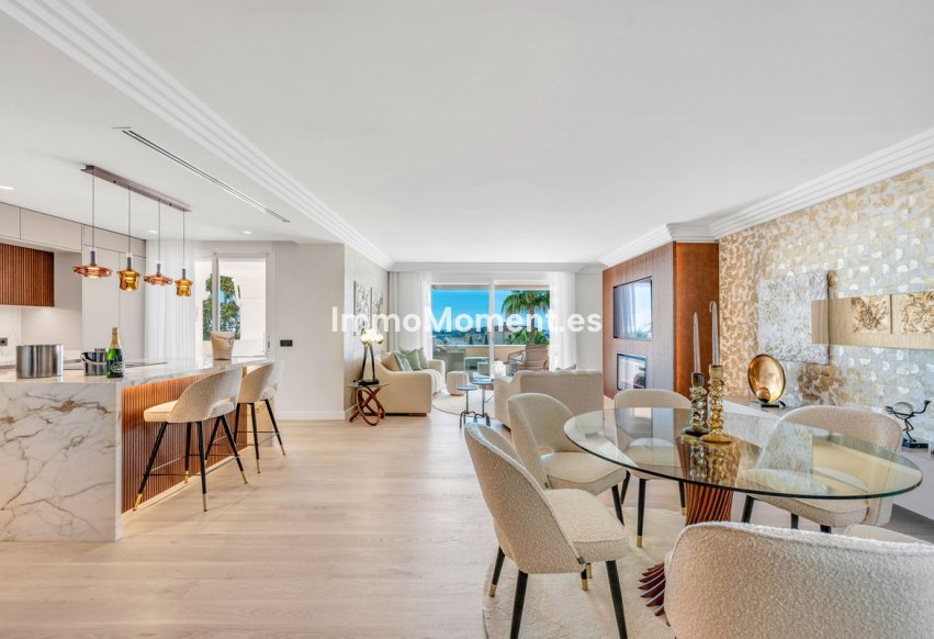 Resale - Apartment - Marbella - Nueva Andalucía