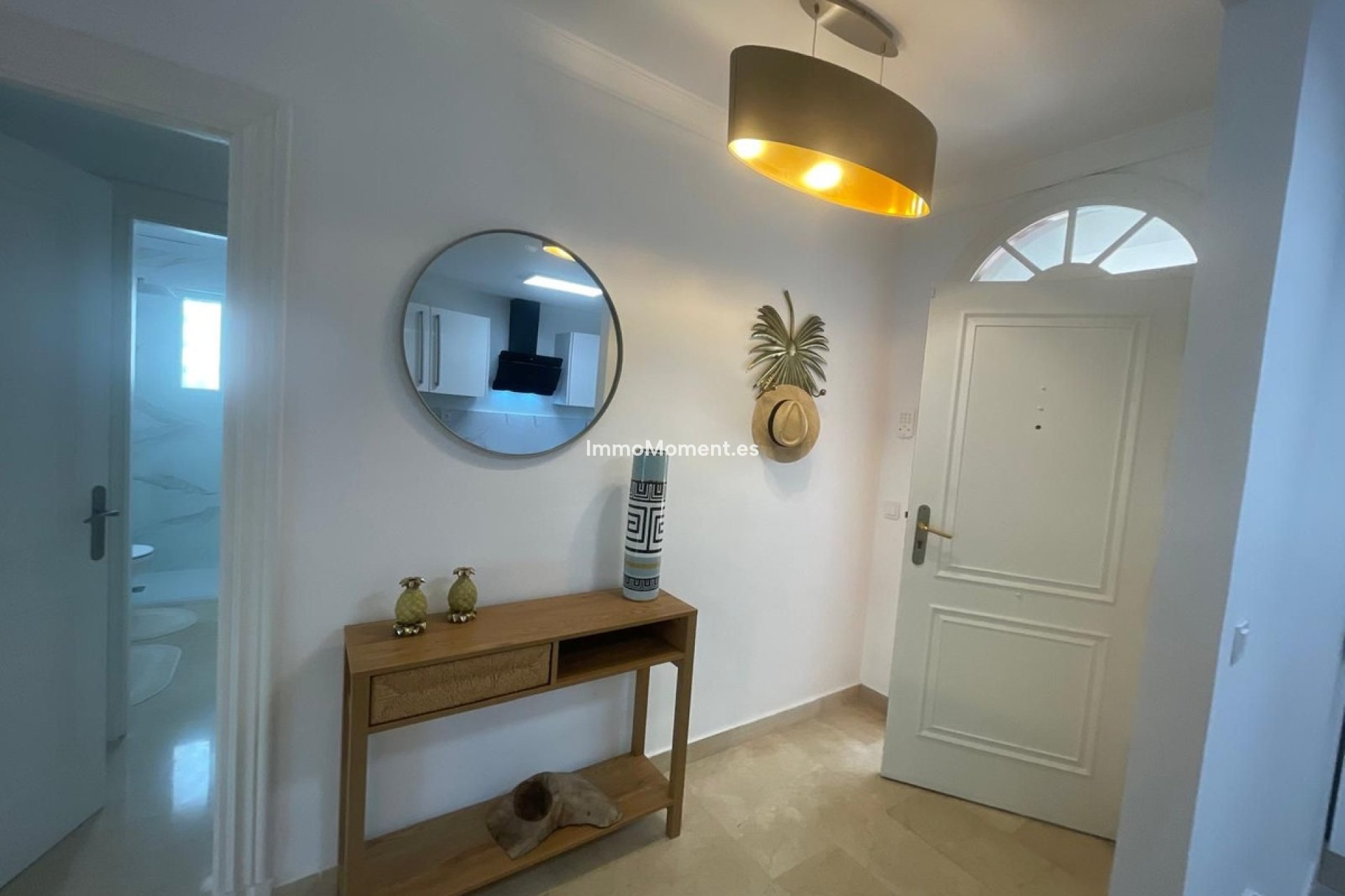 Resale - Apartment - Marbella - Nueva Andalucía