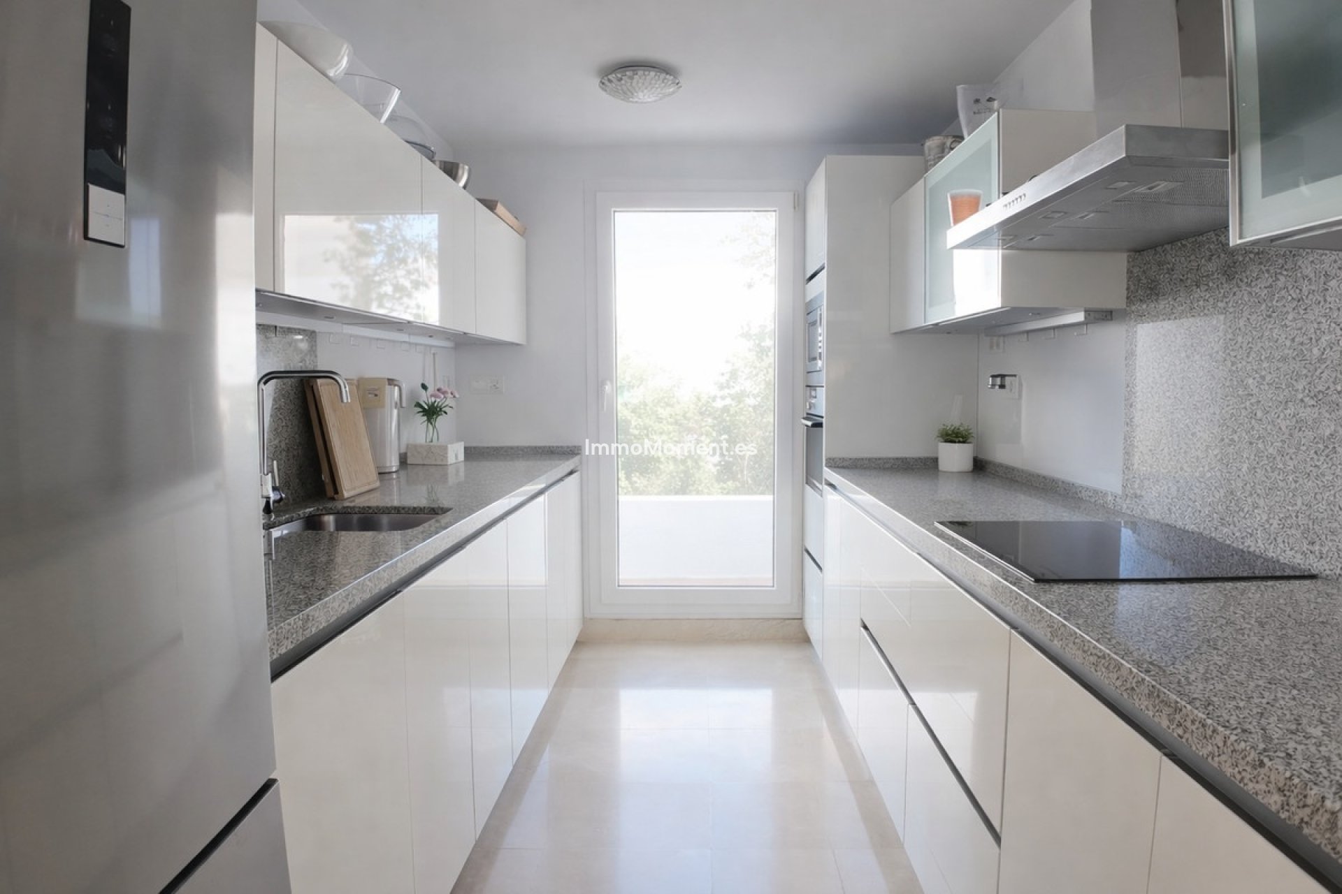 Resale - Apartment - Marbella - Nueva Andalucía