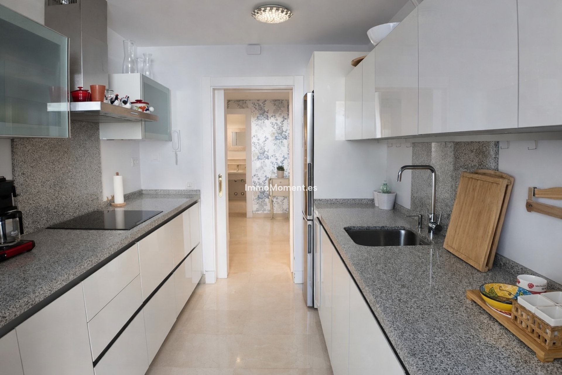 Resale - Apartment - Marbella - Nueva Andalucía