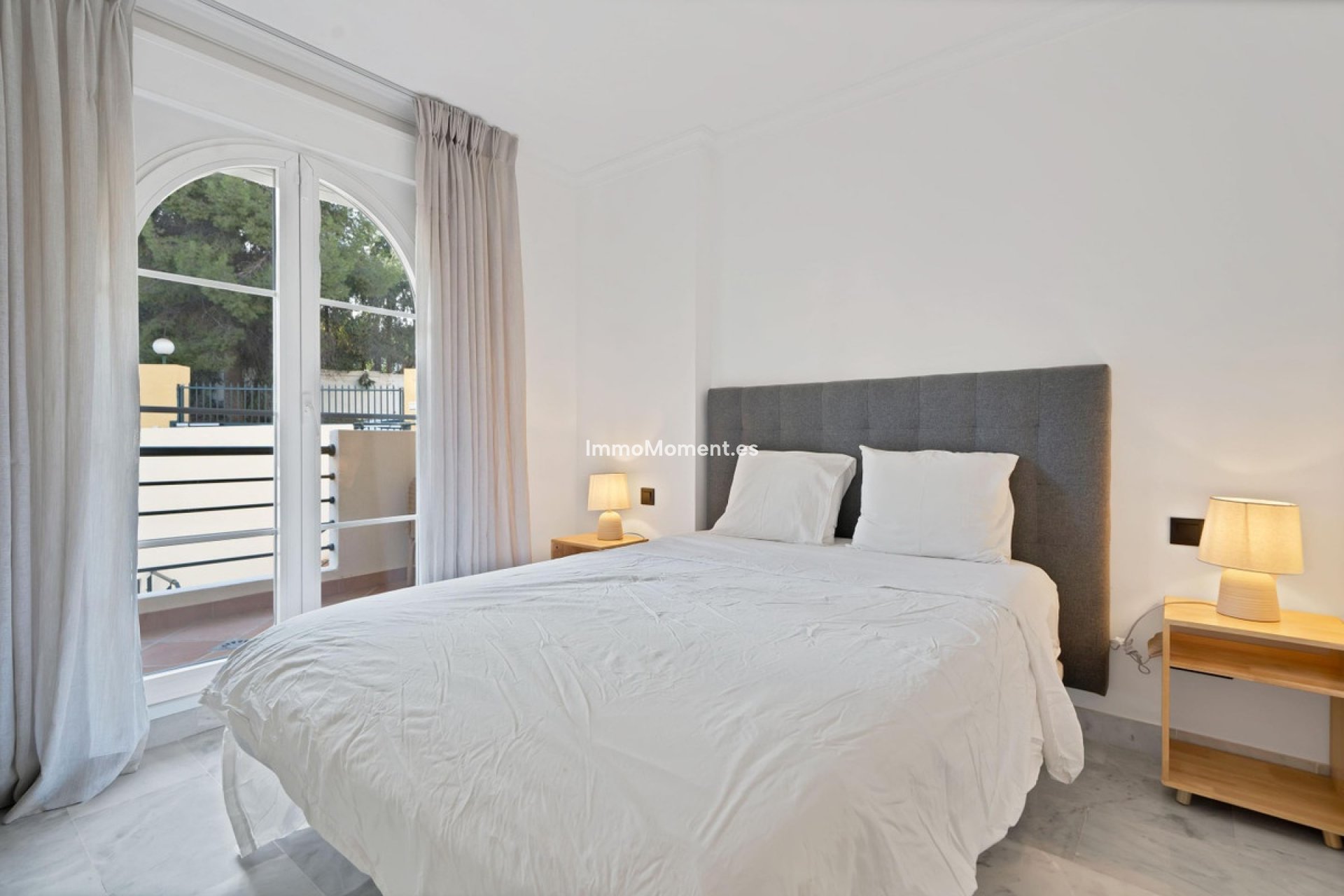 Resale - Apartment - Marbella - Nueva Andalucía