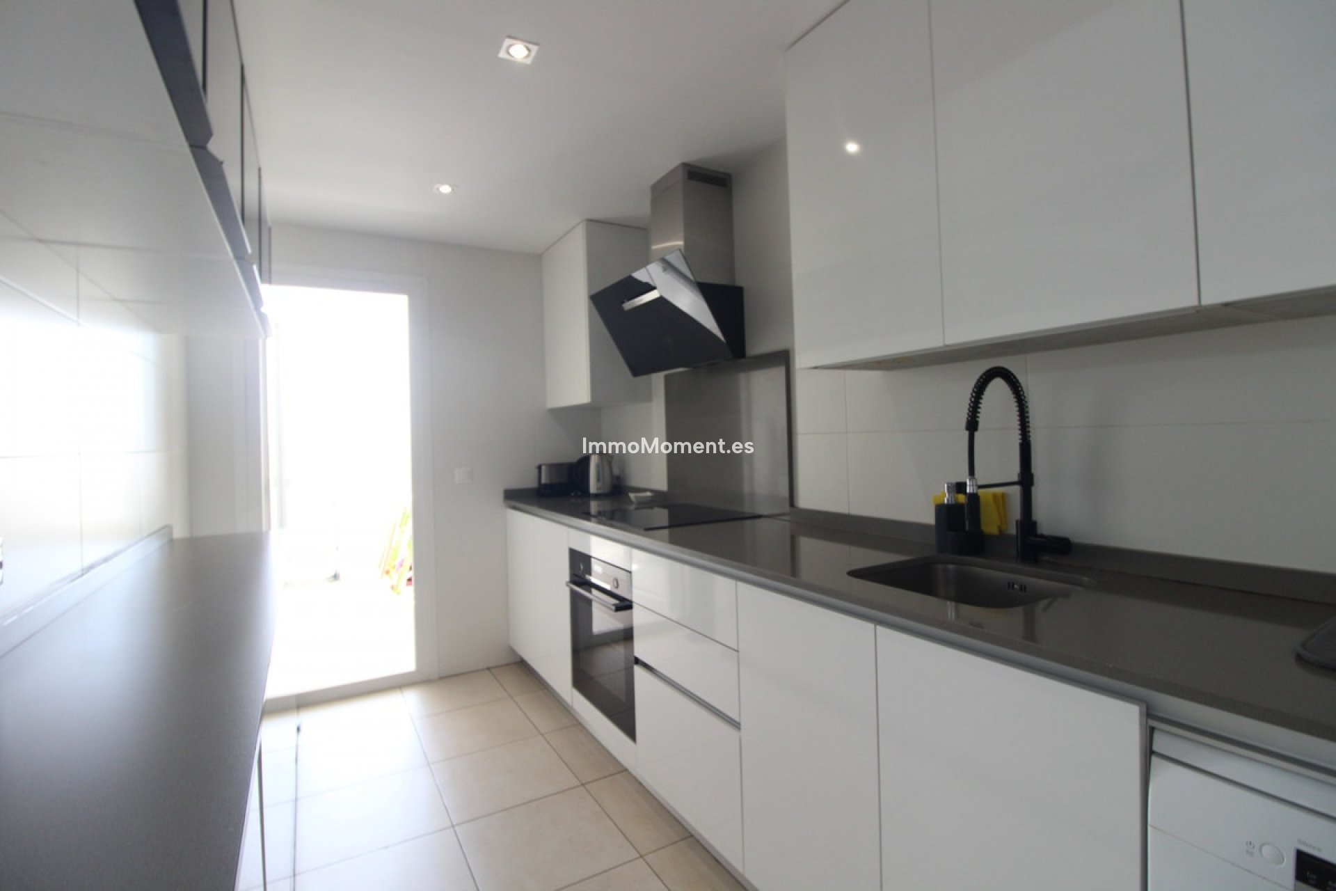 Resale - Apartment - Marbella - Nueva Andalucía