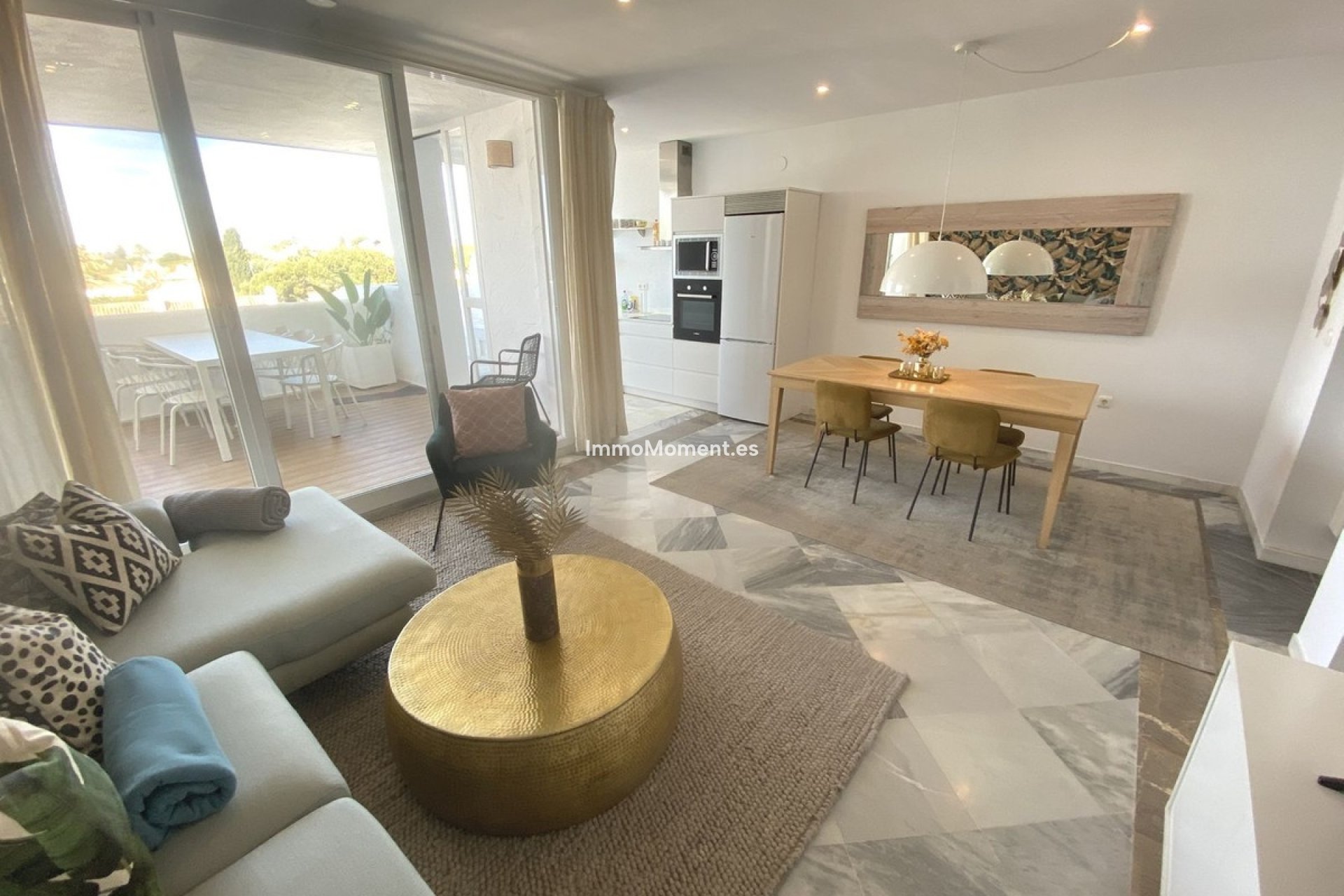 Resale - Apartment - Marbella - Nueva Andalucía