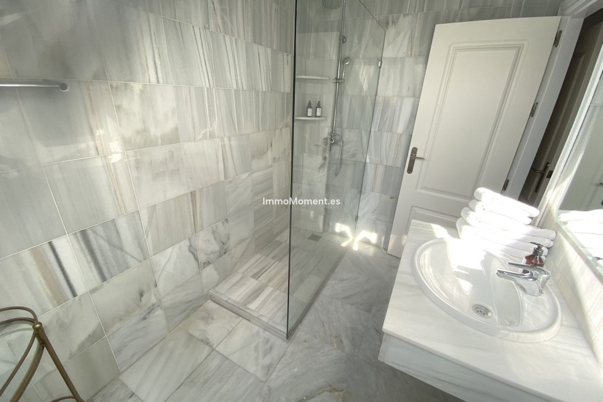 Resale - Apartment - Marbella - Nueva Andalucía