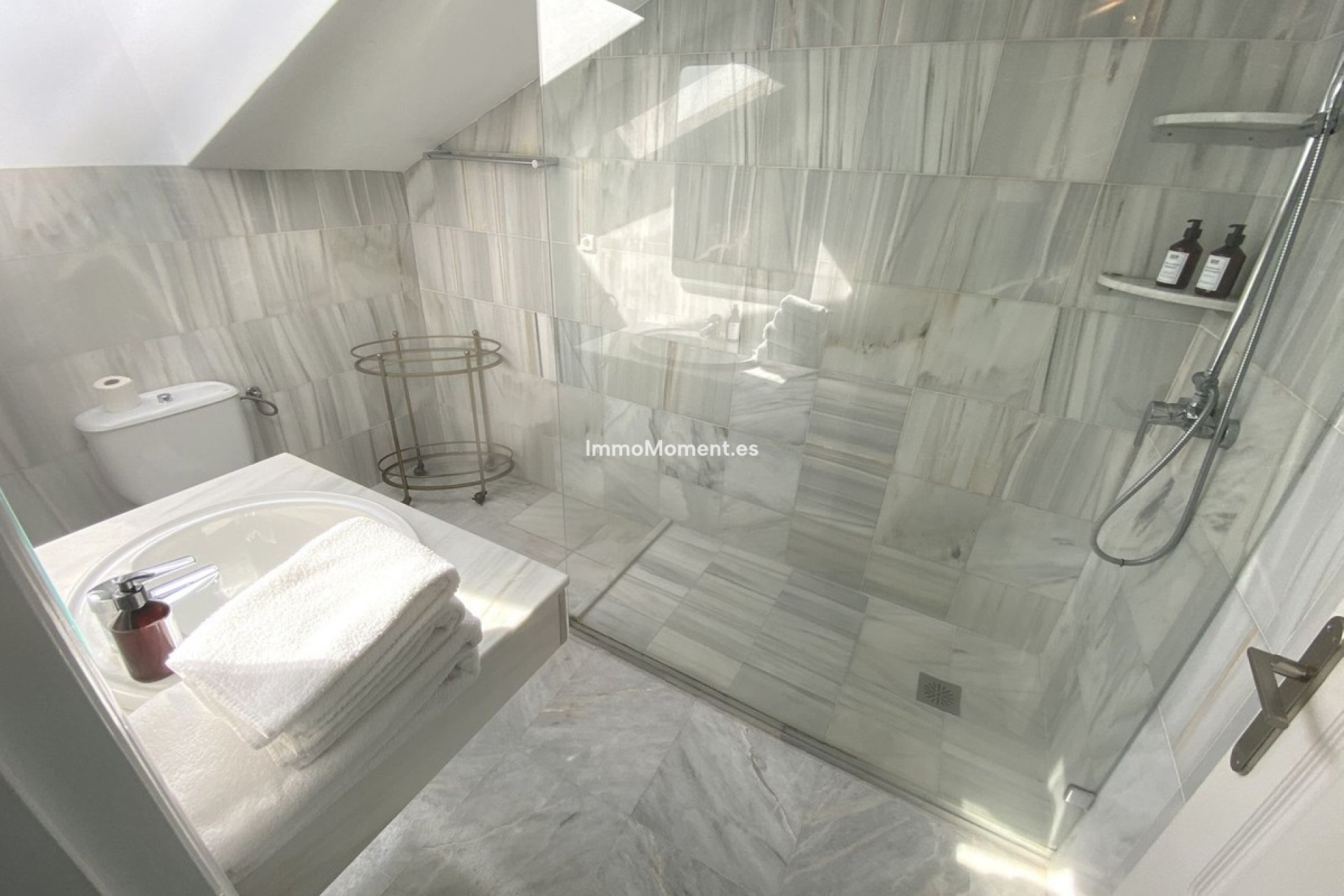 Resale - Apartment - Marbella - Nueva Andalucía