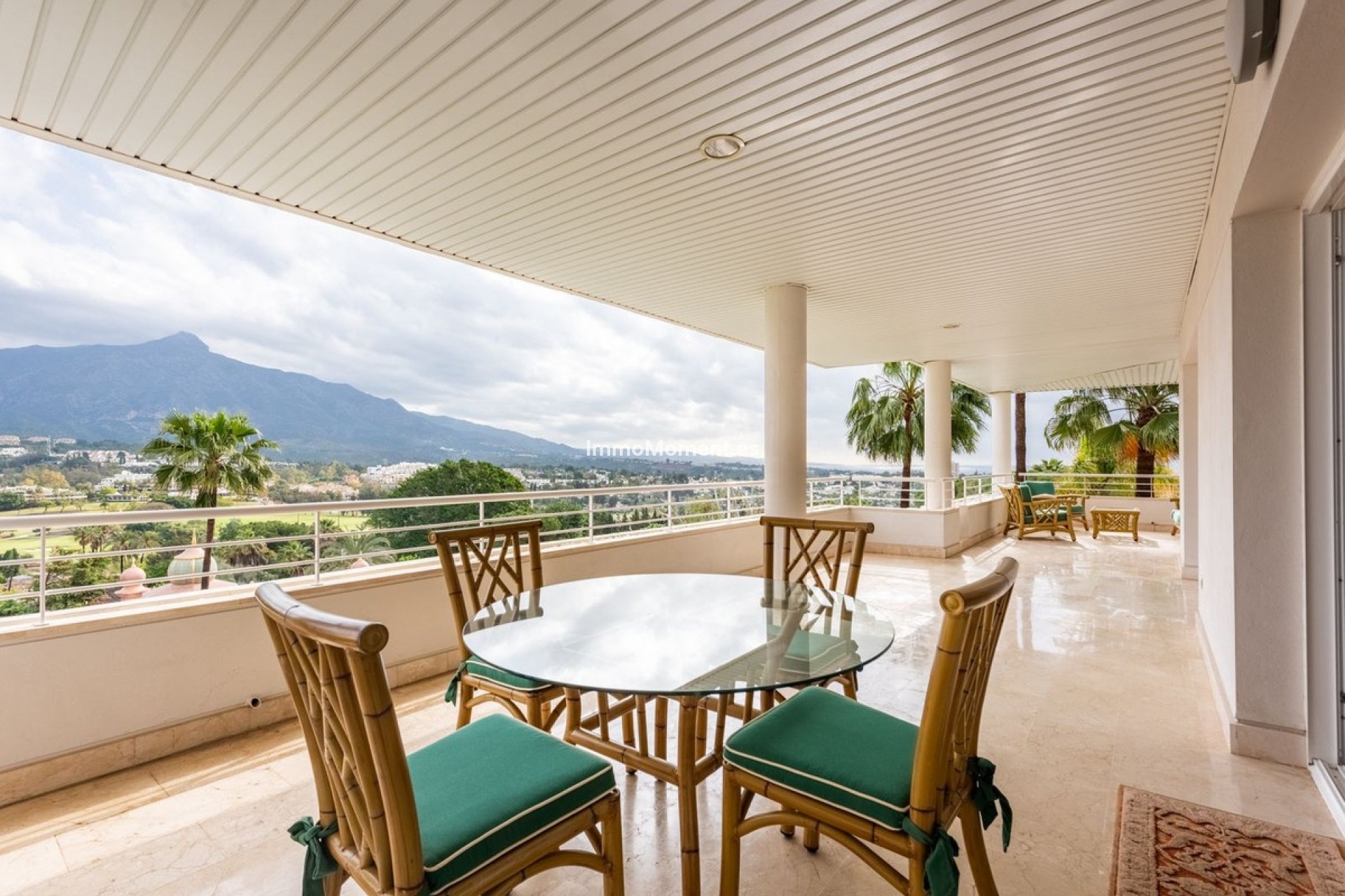 Resale - Apartment - Marbella - Nueva Andalucía