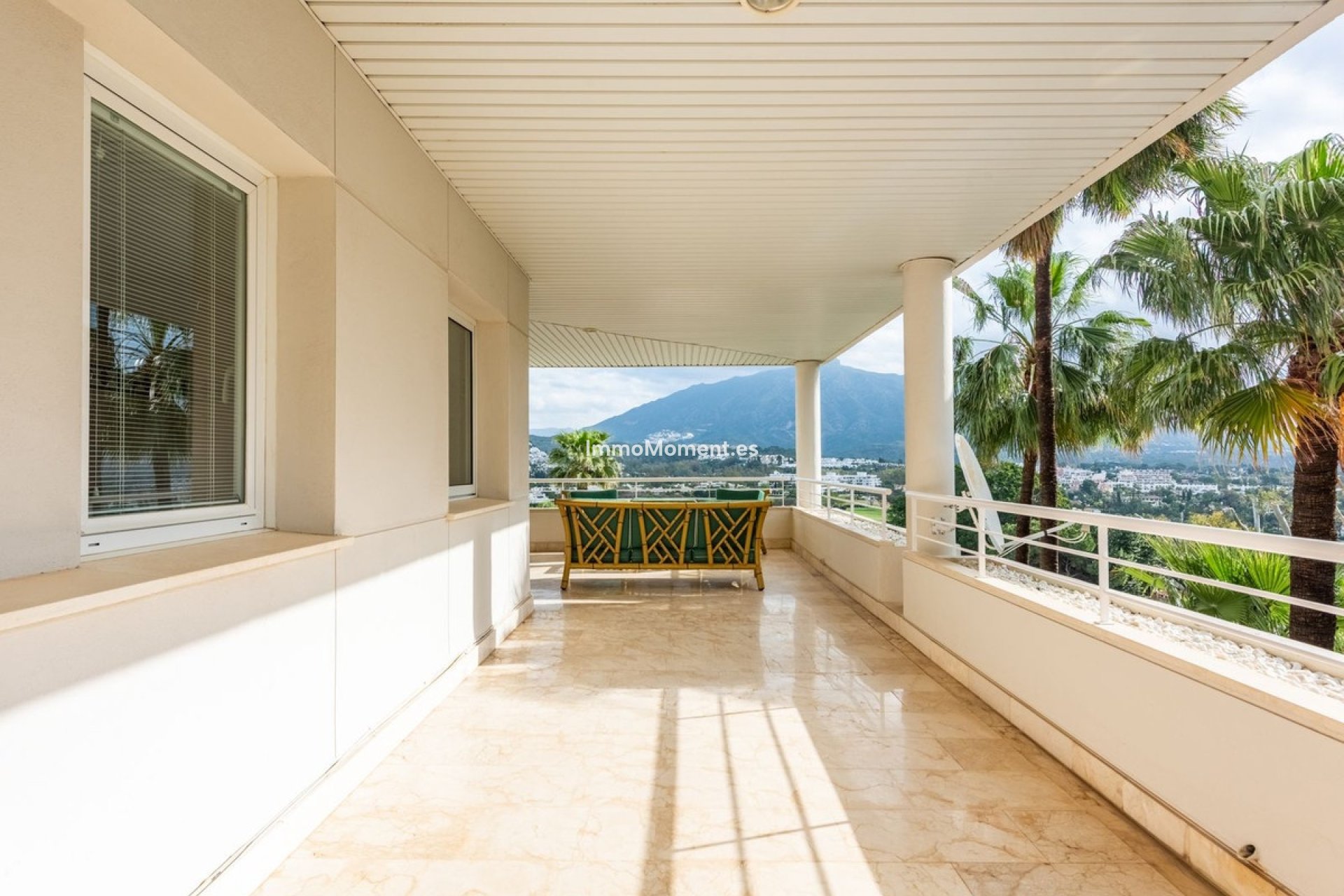 Resale - Apartment - Marbella - Nueva Andalucía