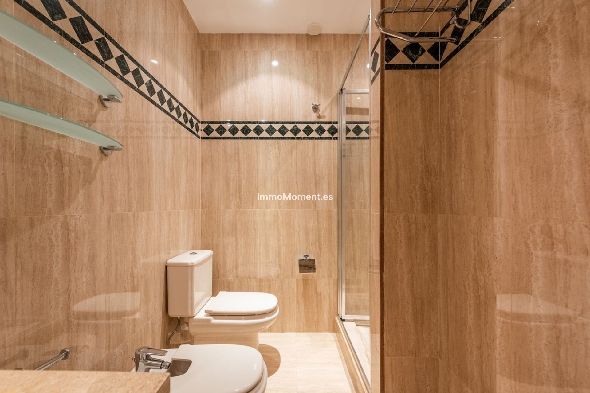 Resale - Apartment - Marbella - Nueva Andalucía