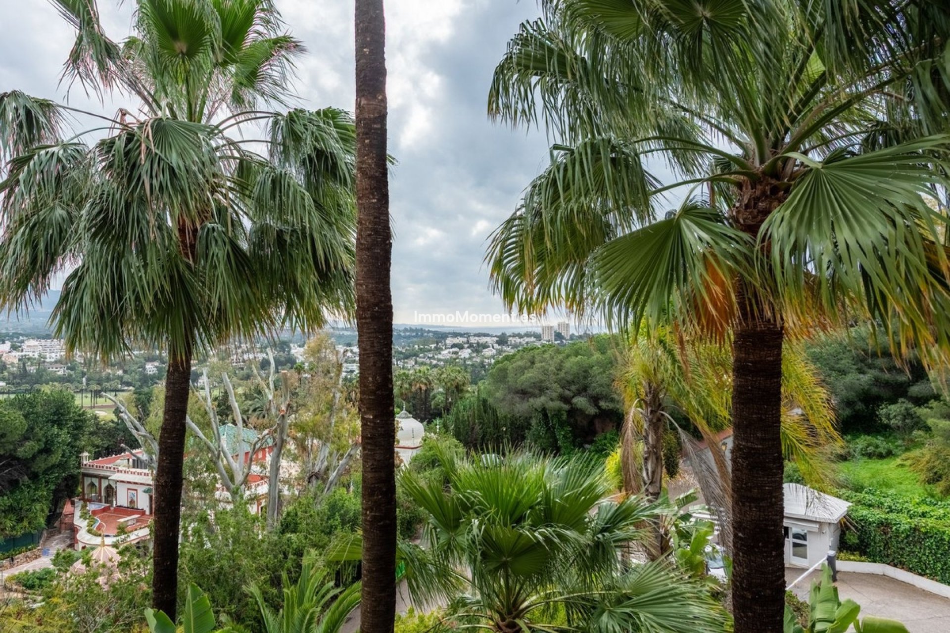 Resale - Apartment - Marbella - Nueva Andalucía