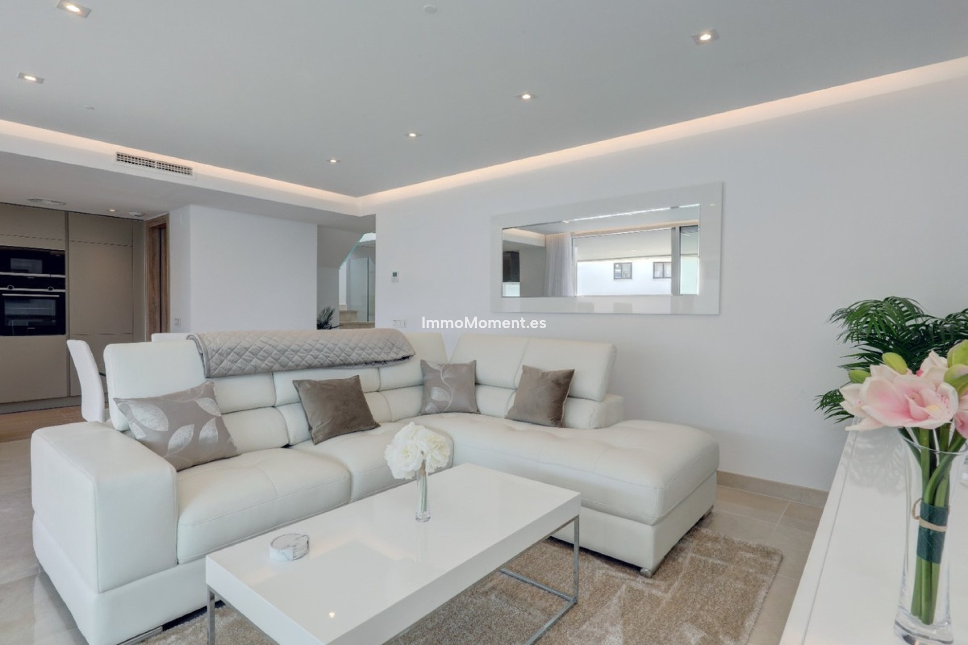 Resale - Apartment - Marbella - Nueva Andalucía