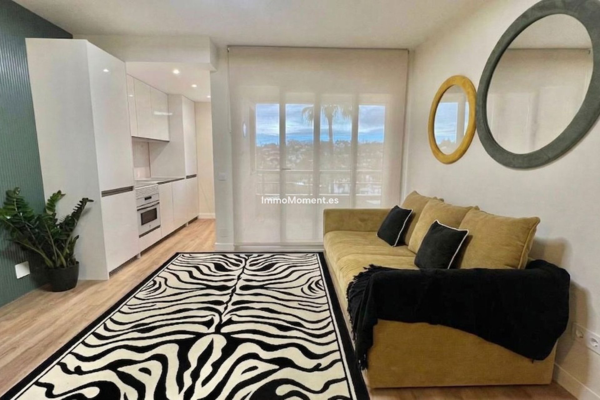 Resale - Apartment - Marbella - Nueva Andalucía