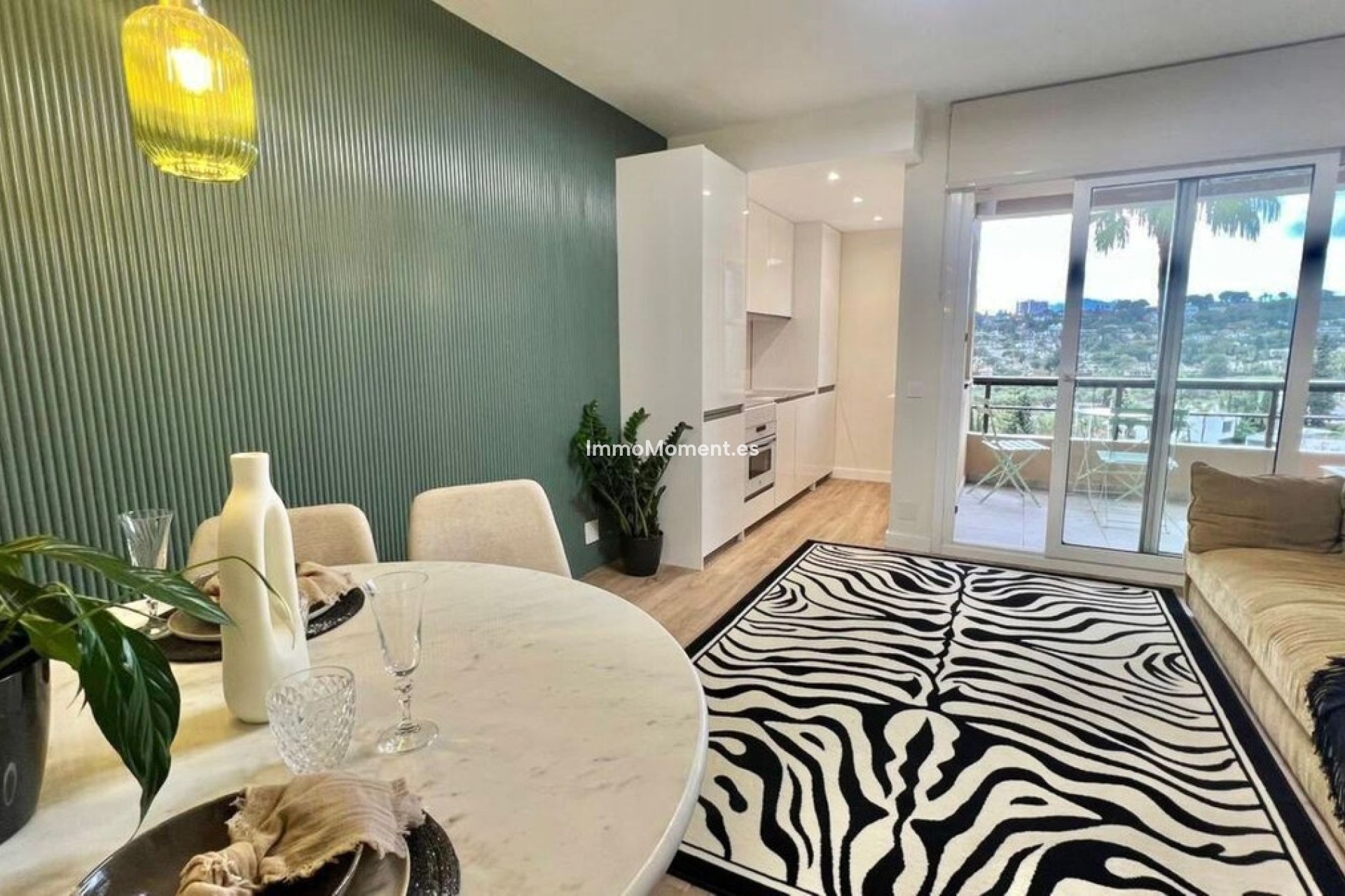 Resale - Apartment - Marbella - Nueva Andalucía