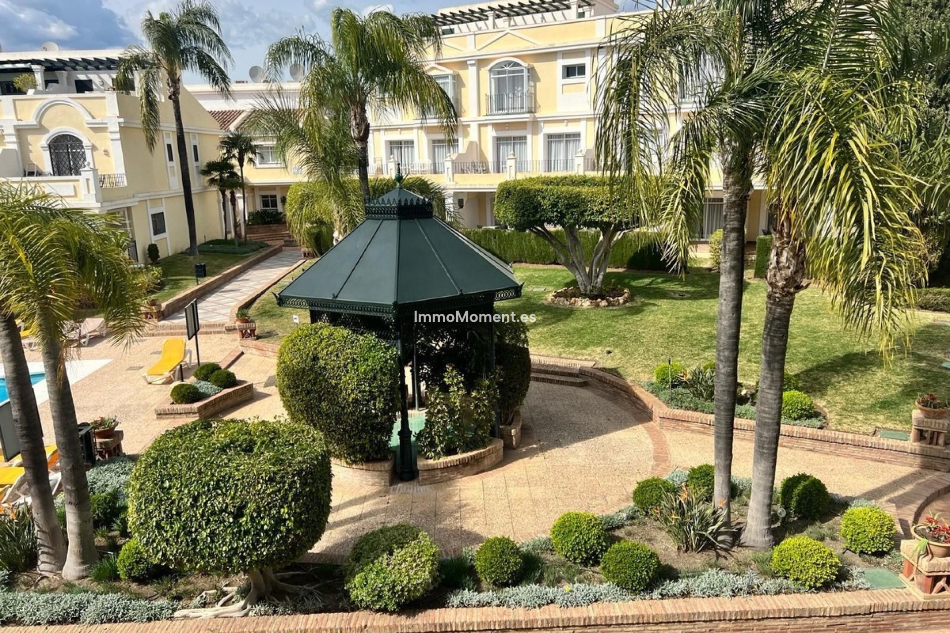 Resale - Apartment - Marbella - Nueva Andalucía