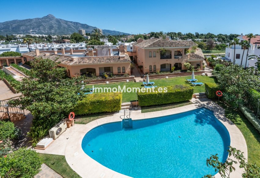 Resale - Apartment - Marbella - Nueva Andalucía
