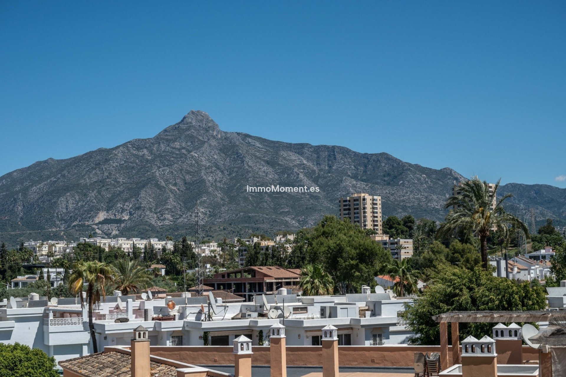 Resale - Apartment - Marbella - Nueva Andalucía
