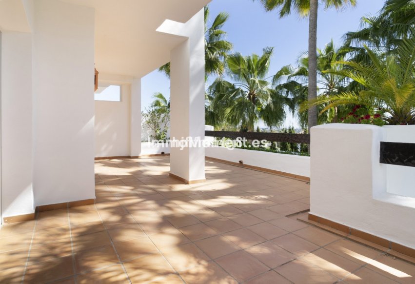 Resale - Apartment - Marbella - Nueva Andalucía