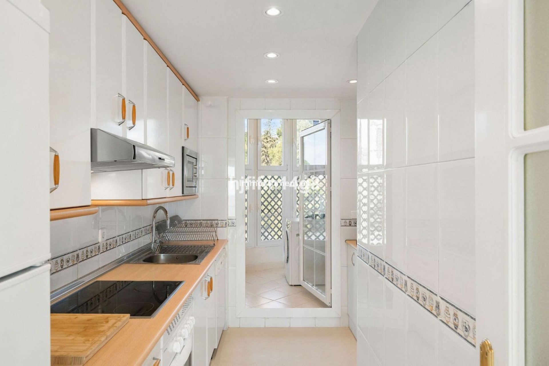 Resale - Apartment - Marbella - Nueva Andalucía