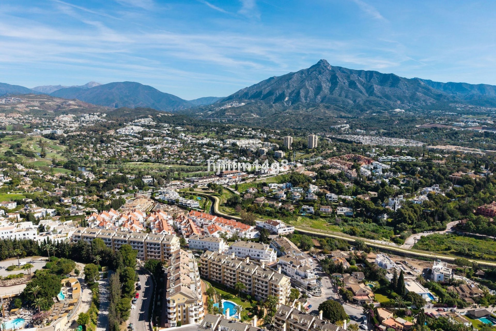 Resale - Apartment - Marbella - Nueva Andalucía