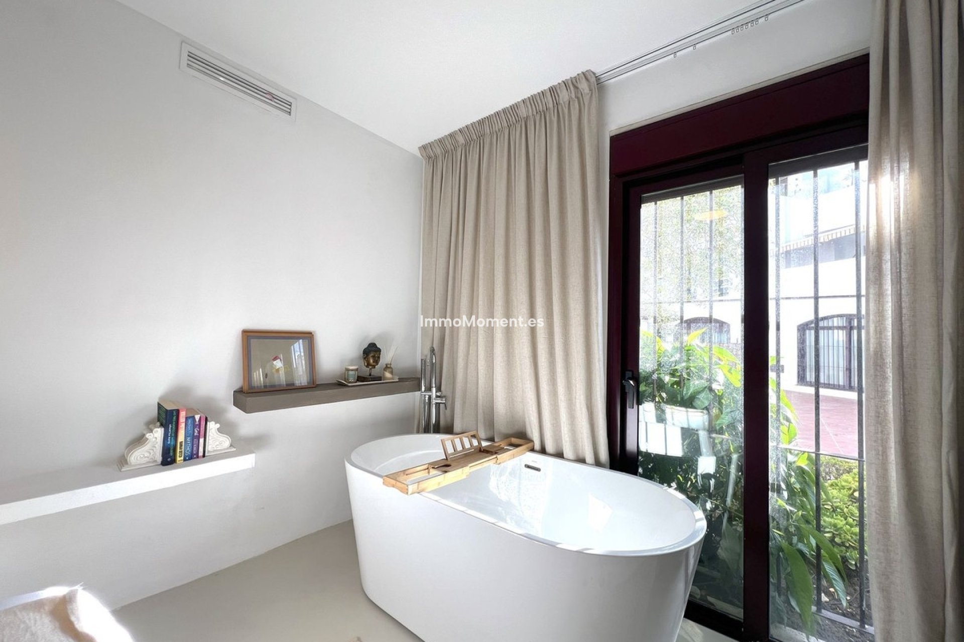 Resale - Apartment - Marbella - Nueva Andalucía