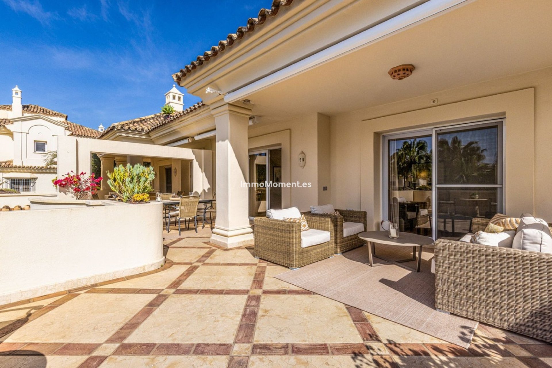 Resale - Apartment - Marbella - Nueva Andalucía