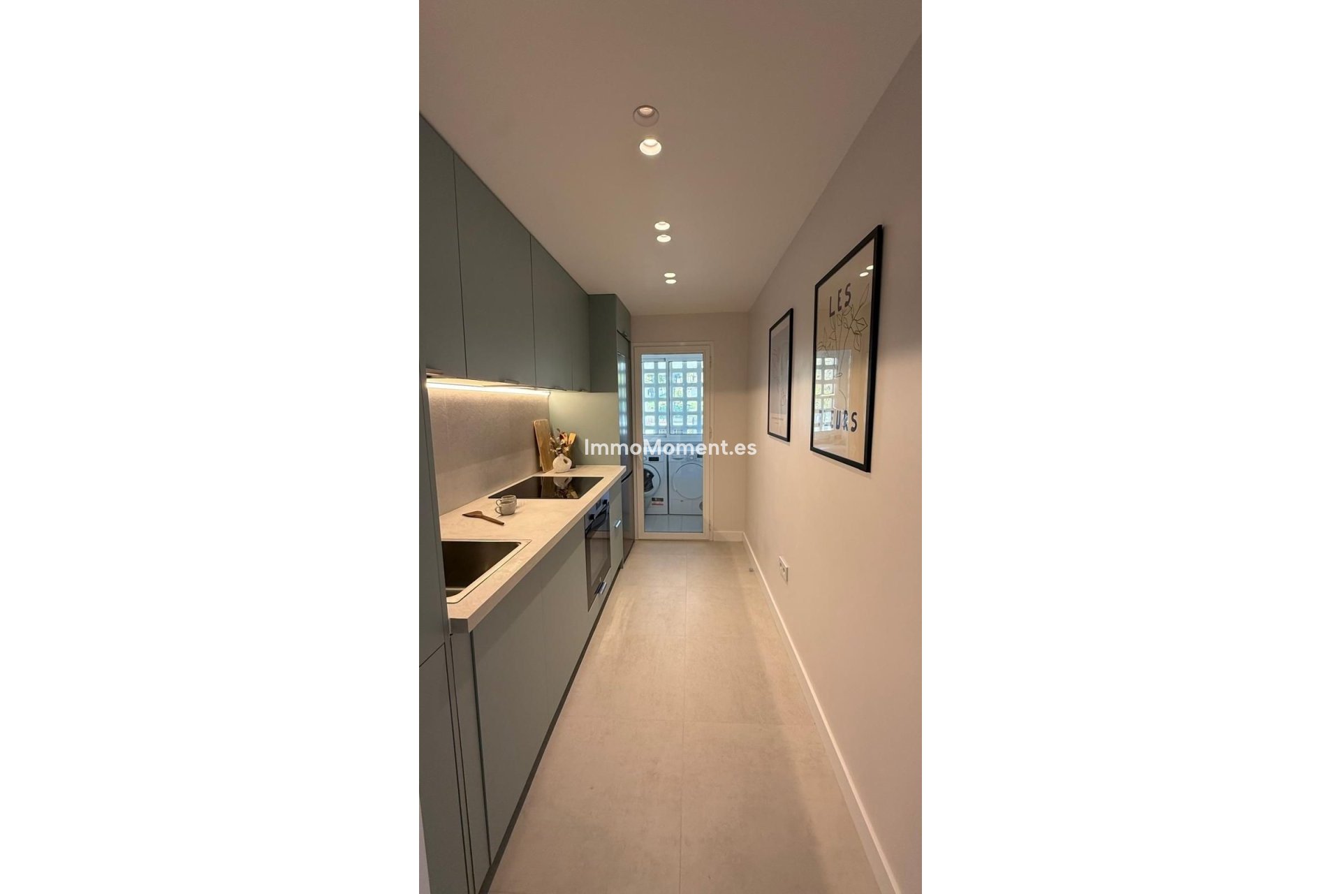 Resale - Apartment - Marbella - Nueva Andalucía