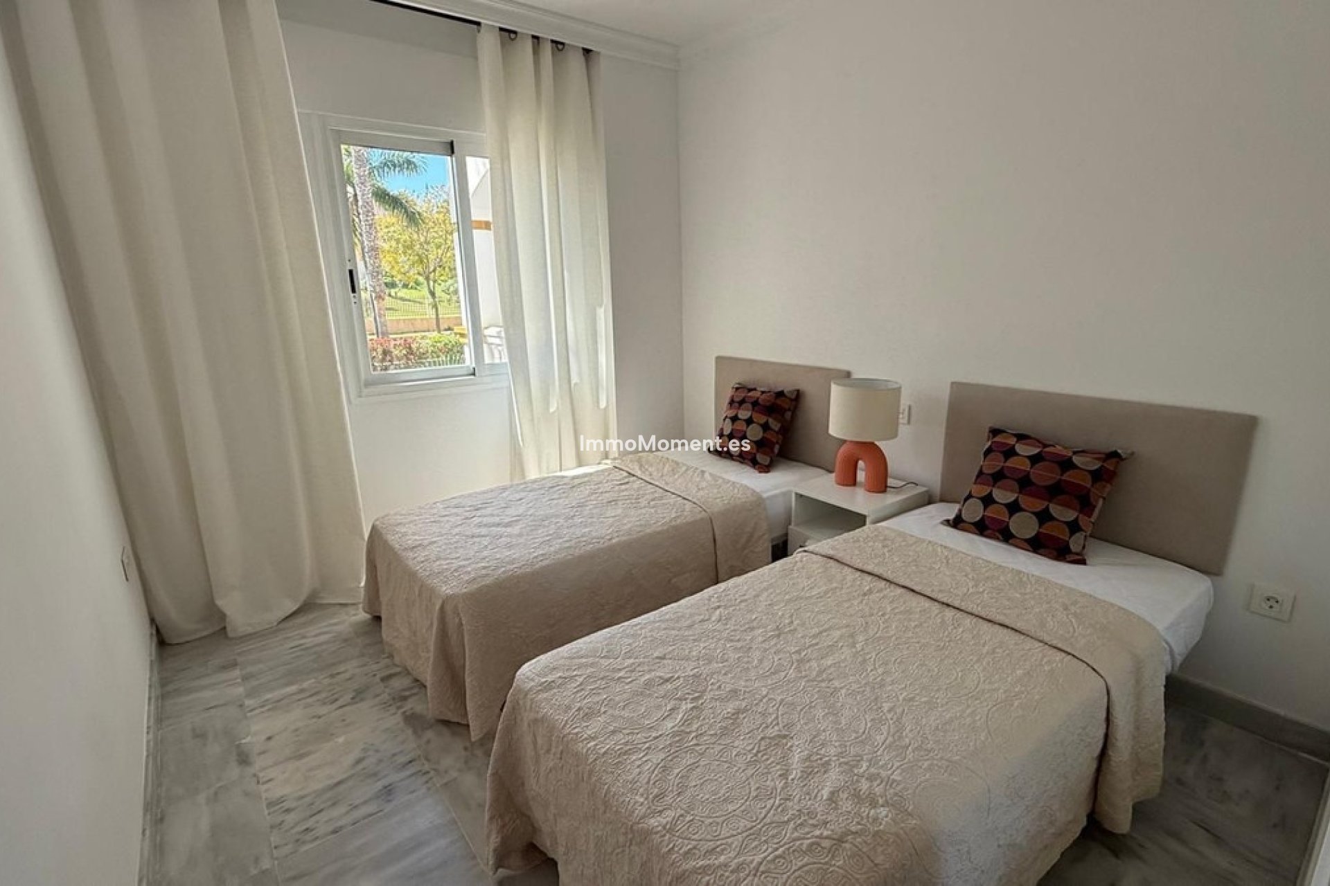 Resale - Apartment - Marbella - Nueva Andalucía