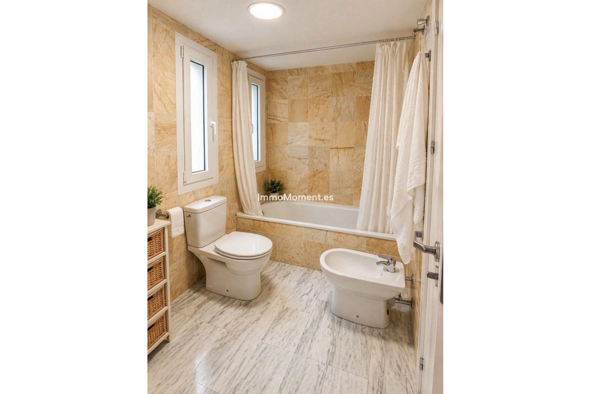 Resale - Apartment - Marbella - Nueva Andalucía