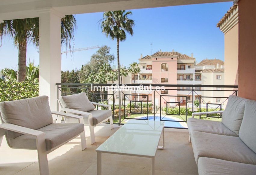 Resale - Apartment - Marbella - Nueva Andalucía