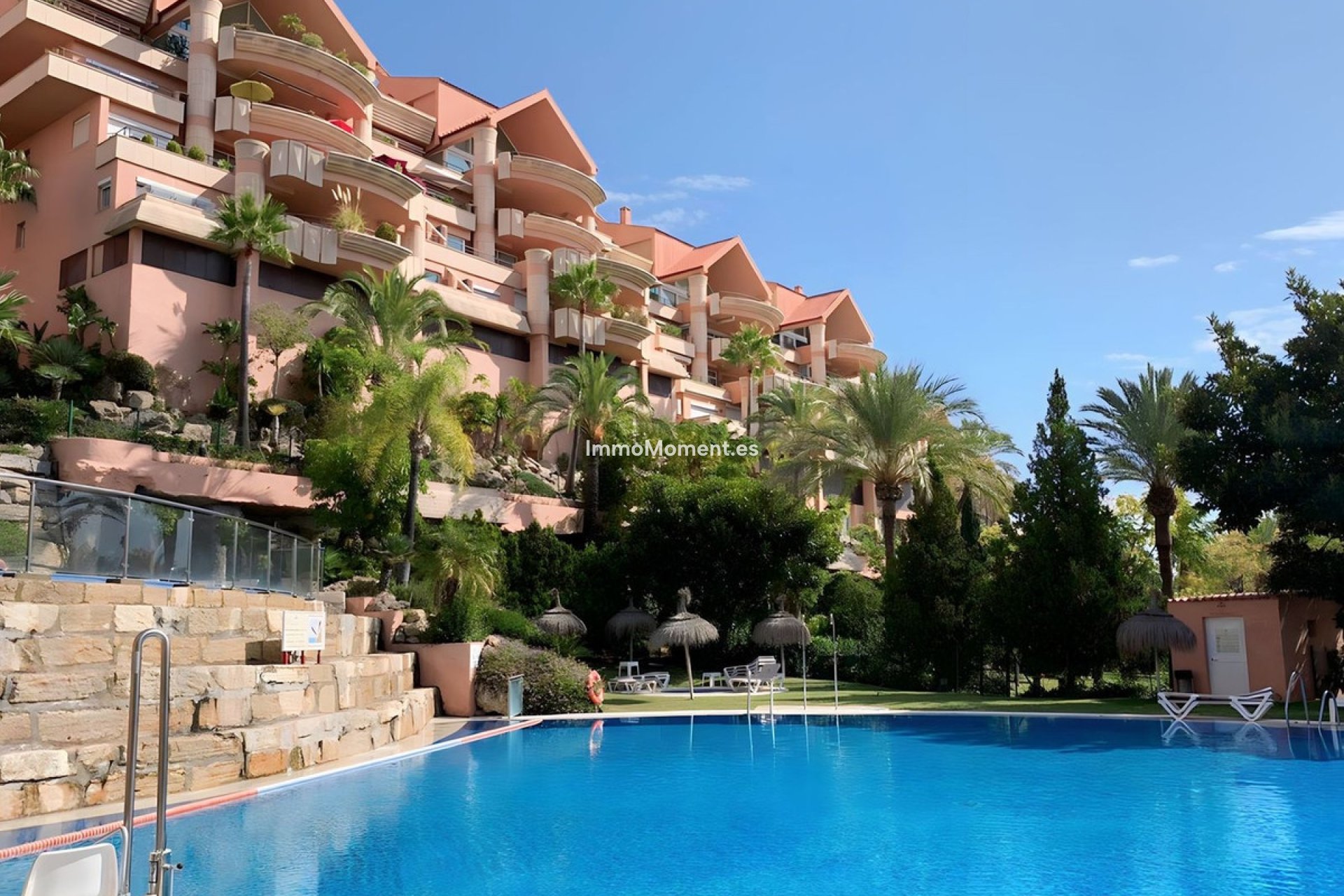 Resale - Apartment - Marbella - Nueva Andalucía