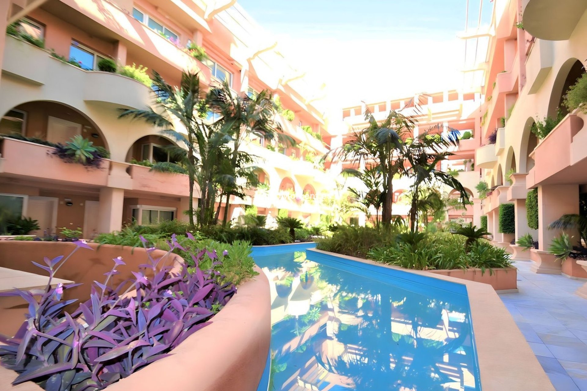 Resale - Apartment - Marbella - Nueva Andalucía