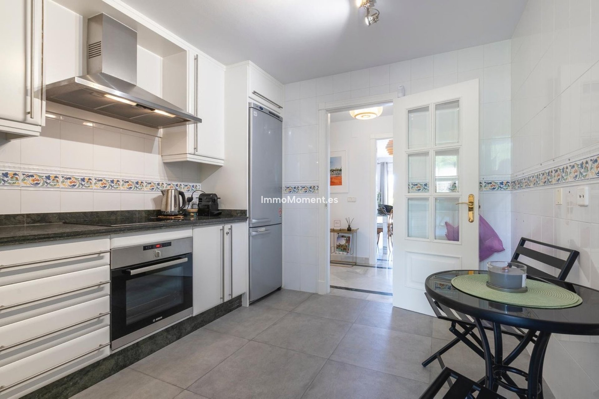 Resale - Apartment - Marbella - Nueva Andalucía